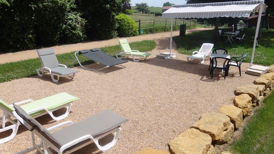 Hotel Le Chatard Sarcey Exterior foto