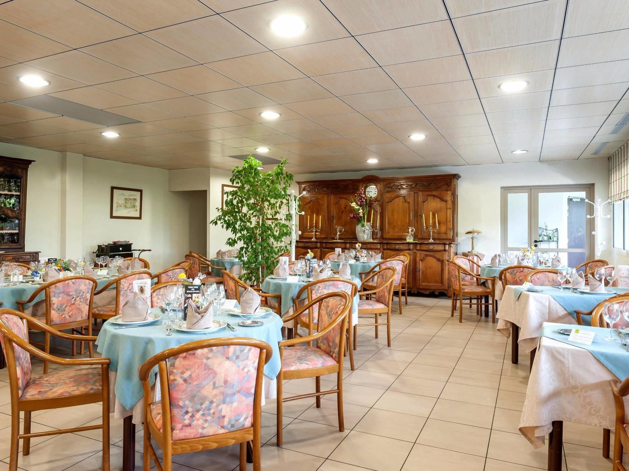 Hotel Le Chatard Sarcey Exterior foto