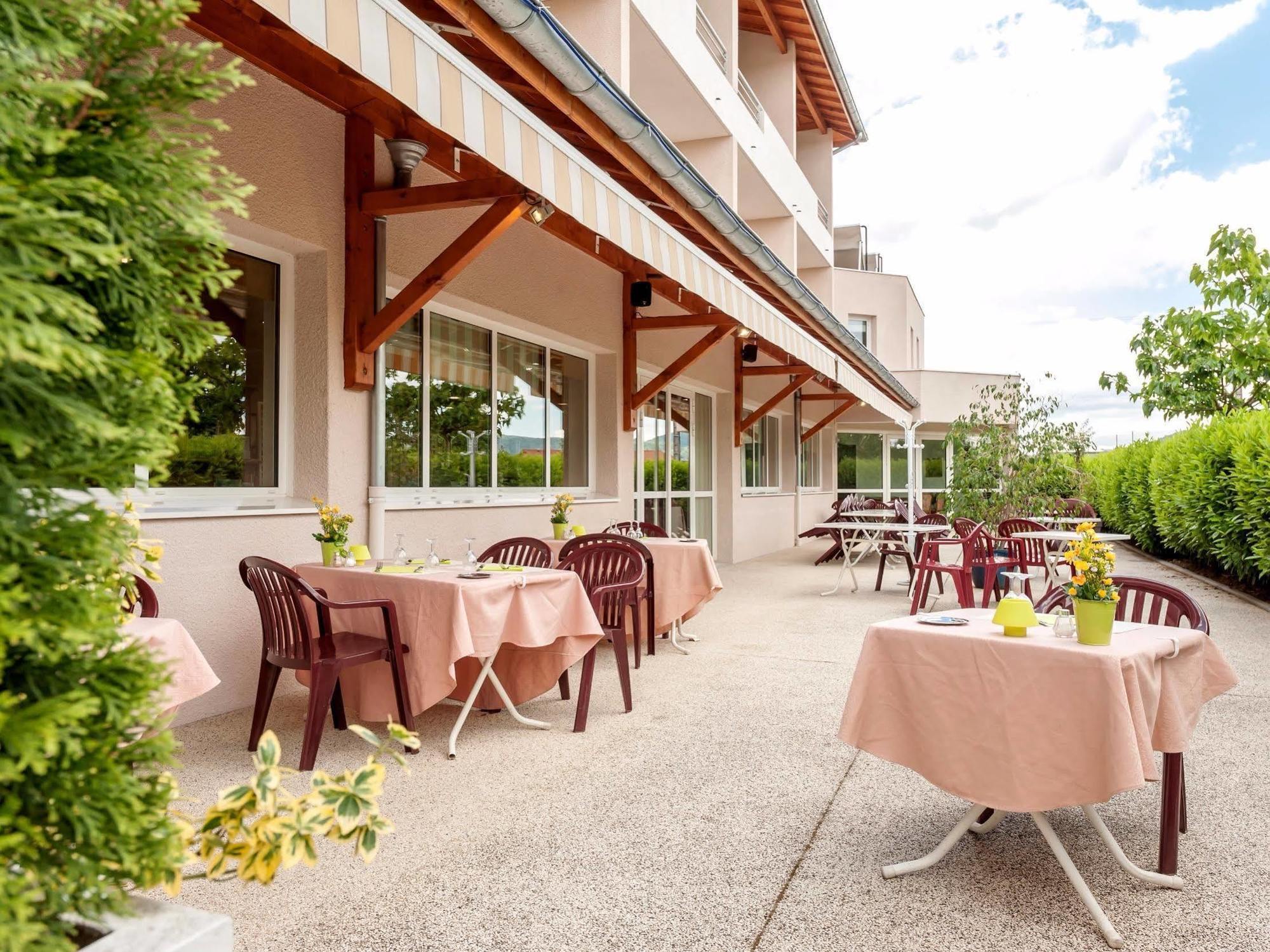 Hotel Le Chatard Sarcey Exterior foto